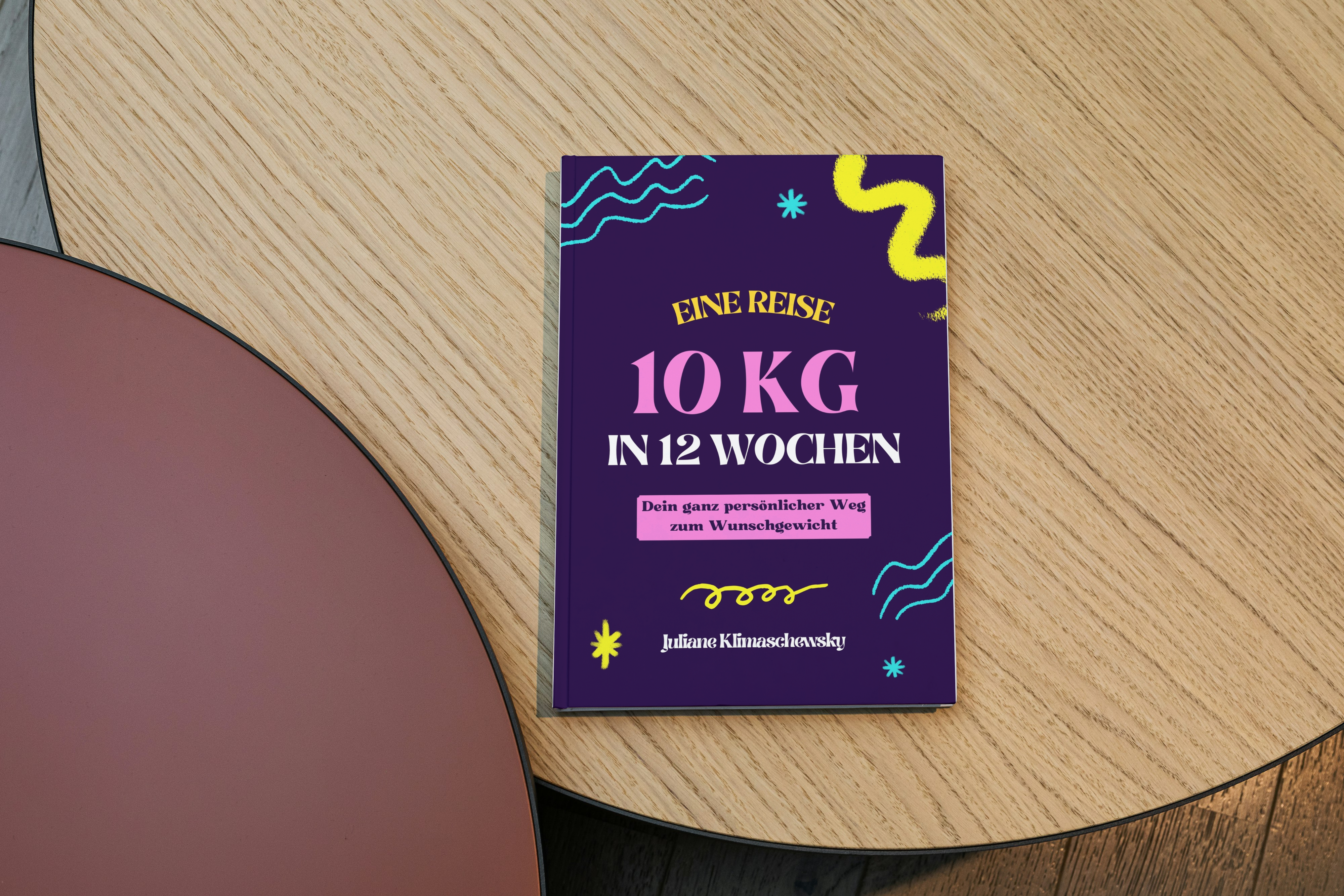 10 KG in 12 Wochen auf einem Holztisch